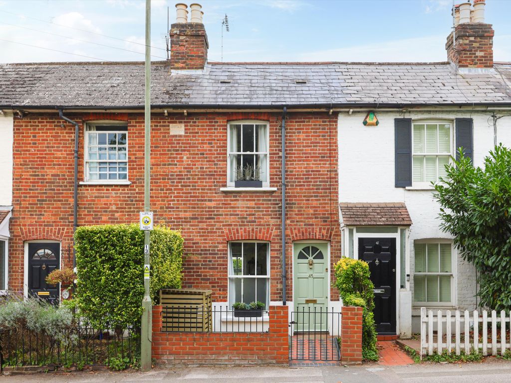 2 bed end terrace house for sale in Heath Road, Weybridge, Surrey KT13