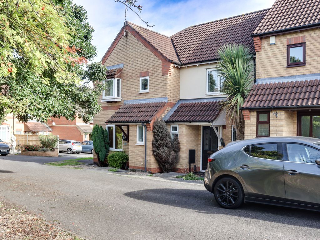 2 bed terraced house to rent in Garden Close, Burbage, Hinckley LE10, £