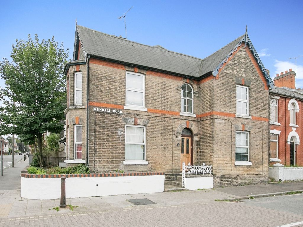 4 bed end terrace house for sale in Kendall Road, Colchester CO1, £