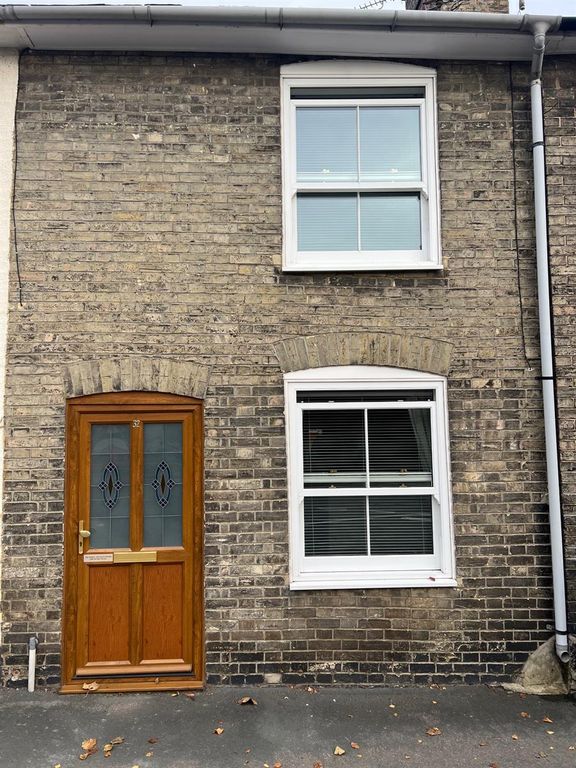 3 bed terraced house to rent in Regent Street, Stowmarket IP14, £850 pcm Zoopla