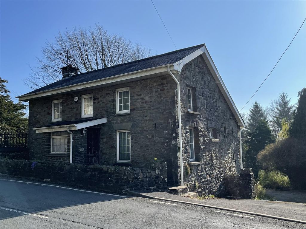 4 bed detached house for sale in Heol Y Plas, Llannon, Llanelli SA14