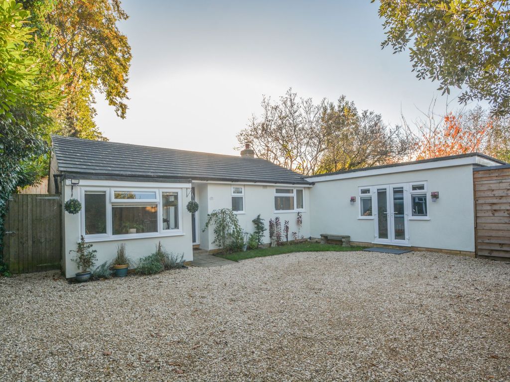 3 bed detached bungalow for sale in Glebelands Road, Wokingham RG40