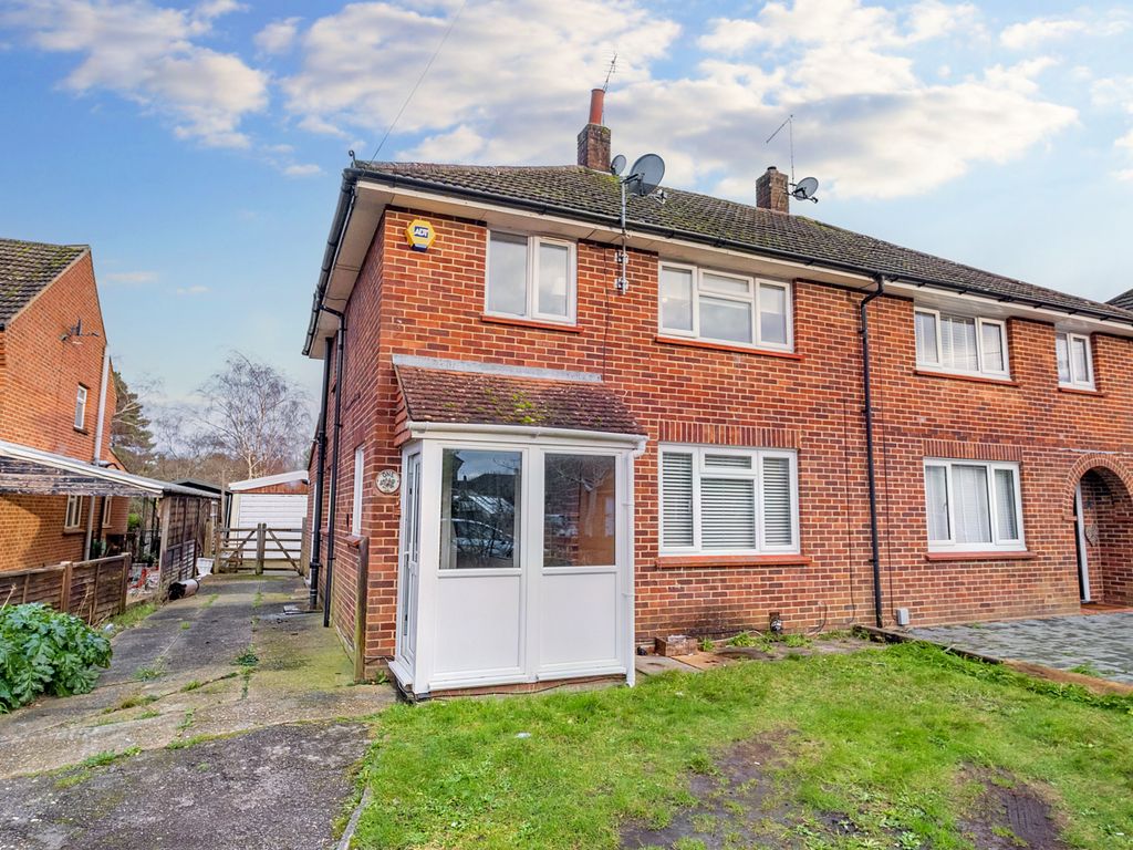 3 bed semidetached house for sale in Rowan Close, Camberley GU15, £