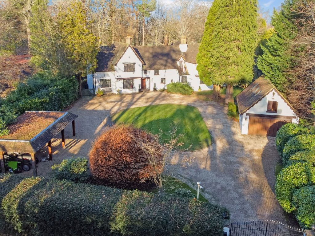 5 bed detached house for sale in Ridgemead Road, Englefield Green