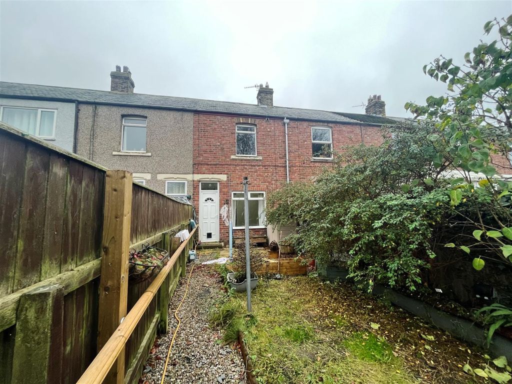 2 bed terraced house to rent in Plantation Terrace, Fir Tree, Crook