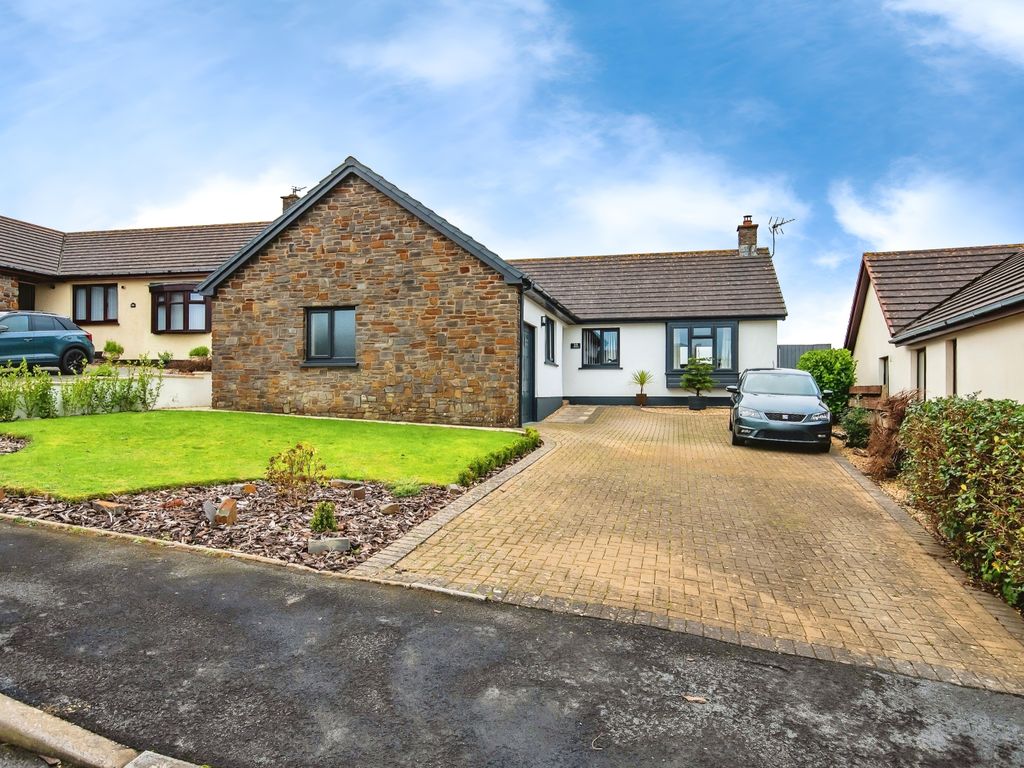 3 bed detached bungalow for sale in Church View, Narberth SA67, £