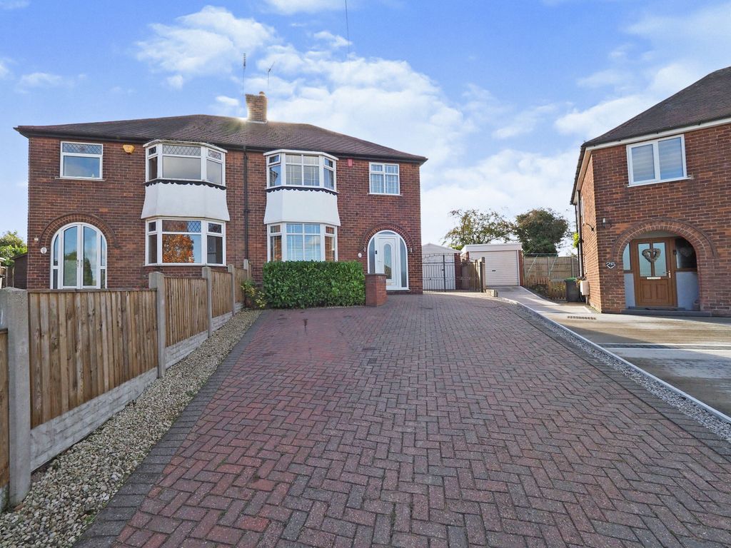 3 bed semidetached house for sale in Leabrooks Avenue, SuttonIn