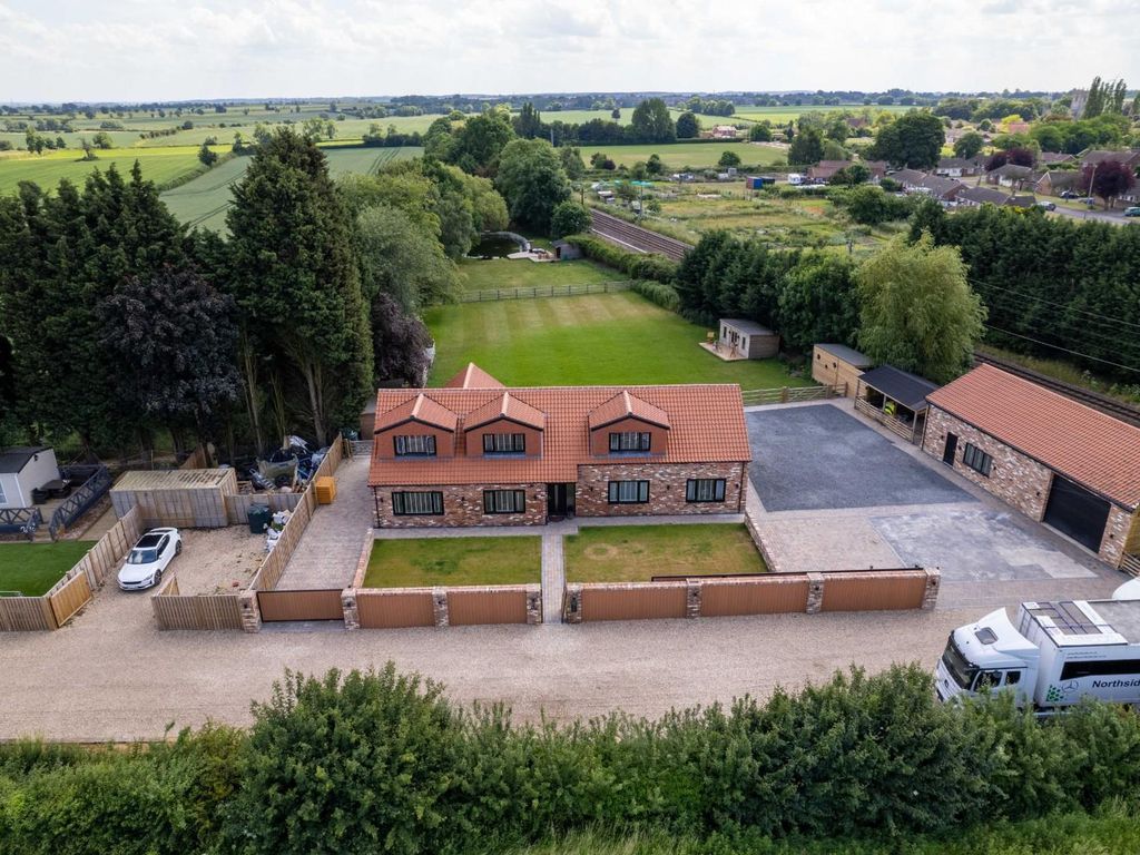 5 bed detached house for sale in Lincoln Road, East Markham, Newark