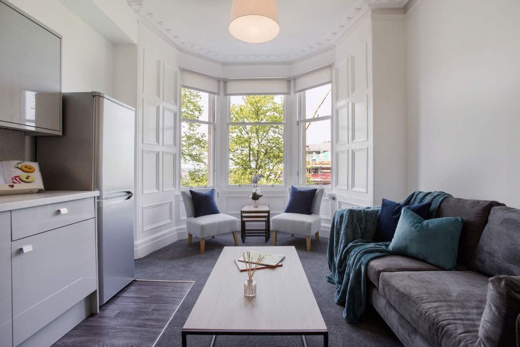 5 bed flat to rent in Westhall Gardens, Bruntsfield, Edinburgh EH10, £