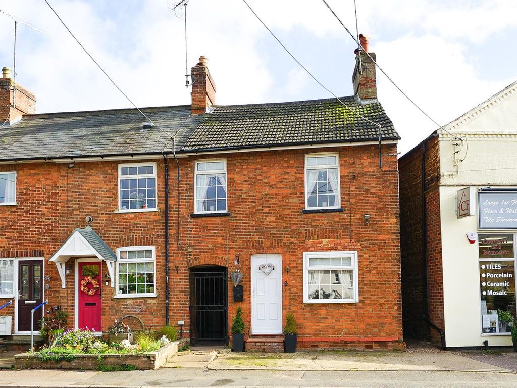 3 bed end terrace house for sale in Woburn Road, Heath And Reach