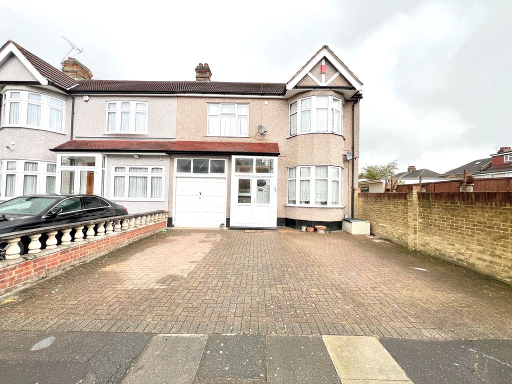 5 bed terraced house for sale in Kilmartin Road, Ilford IG3, £700,000