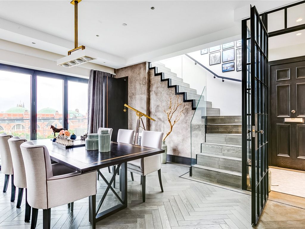 2 bed flat to rent in Central Tower, 300 Vauxhall Bridge Road SW1V, £