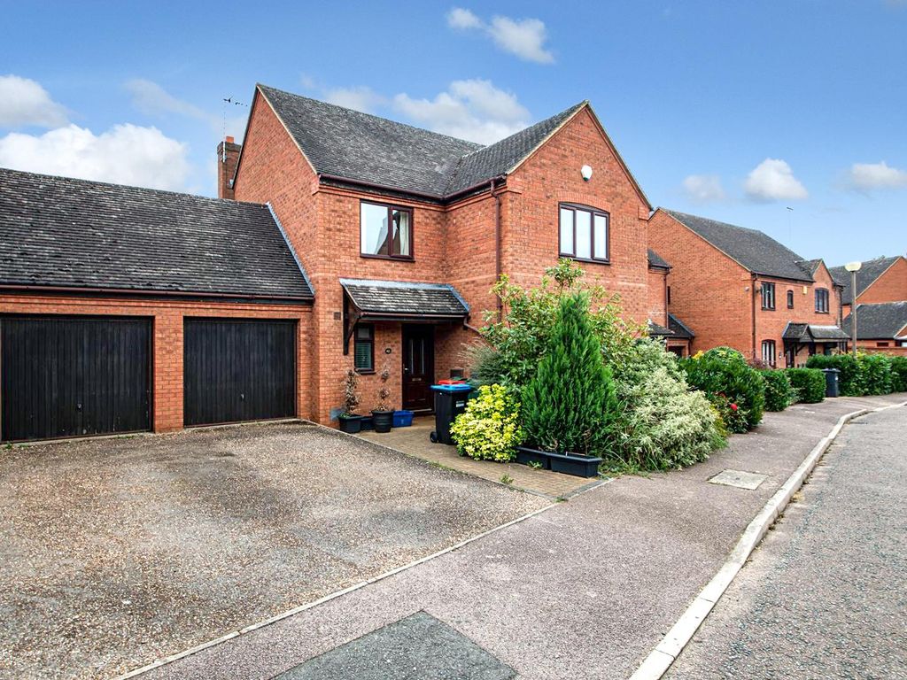 4 bed detached house for sale in Clover Close, Loughton, Milton Keynes