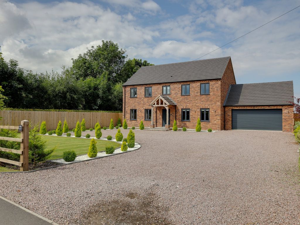 4 bed equestrian property for sale in Fridaybridge Road, Elm, Wisbech