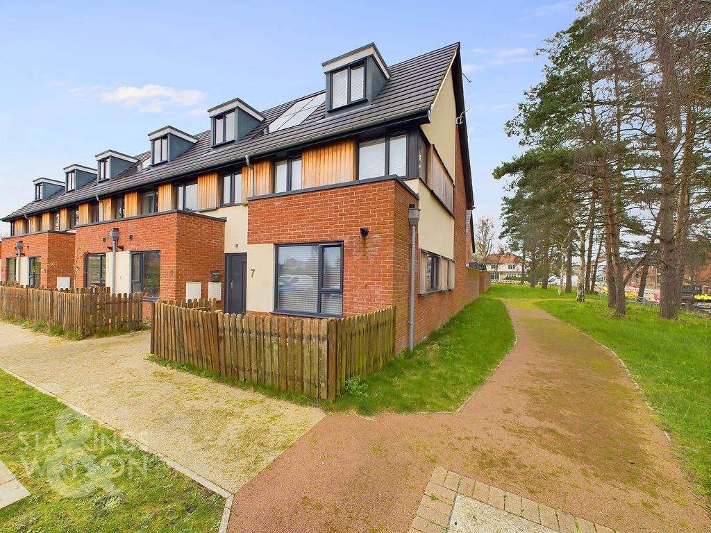 3 bed town house to rent in Le Safferne Gardens, Norwich NR3, £1,350