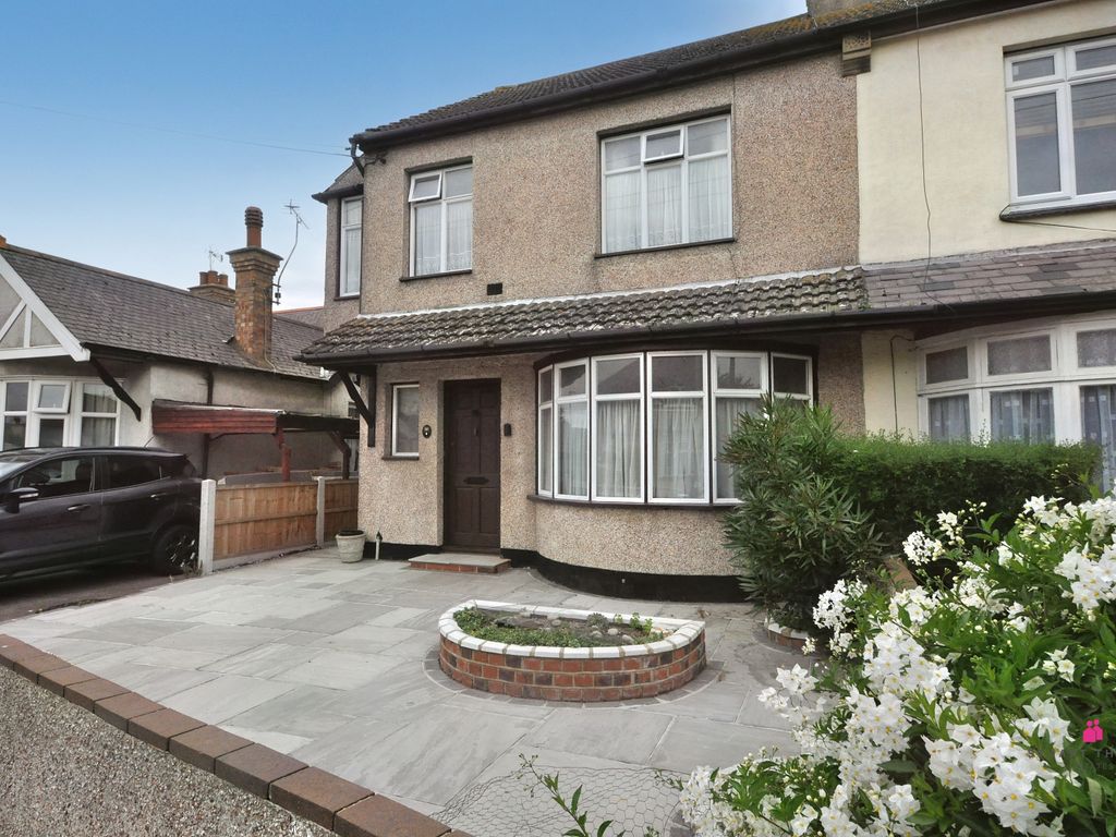3 bed semidetached house for sale in Homestead Way, Benfleet SS7, £