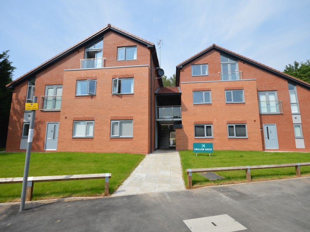 2 bed flat to rent in Swallow Green, Bridgewater Road, Altrincham WA14