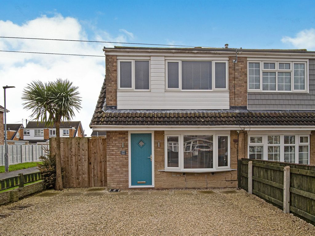 3 bed semidetached house for sale in Weardale, SuttonOnHull, Hull