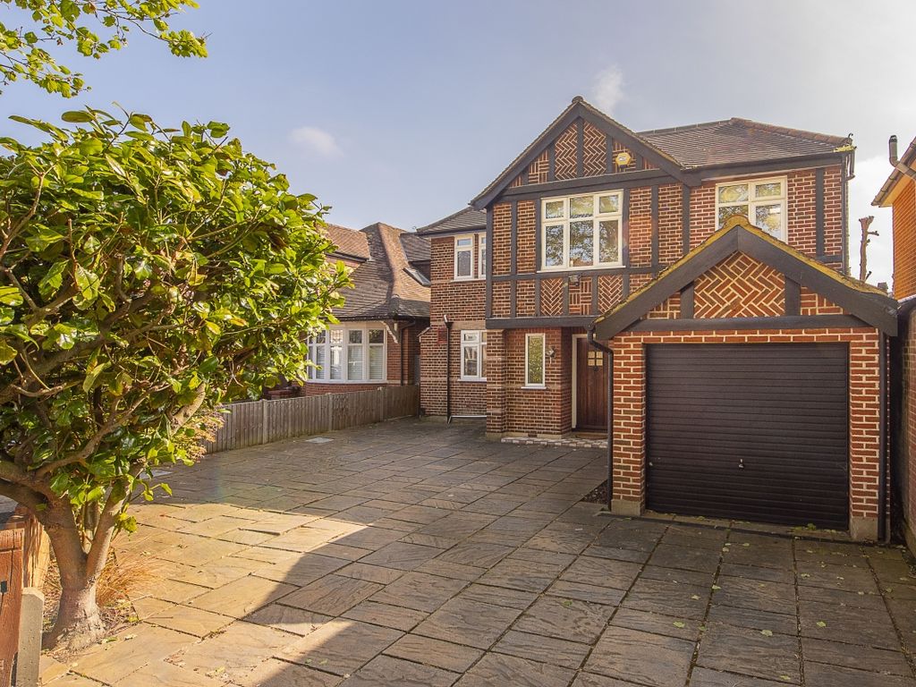 4 bed detached house to rent in Cole Park Road, Twickenham TW1, £4,750
