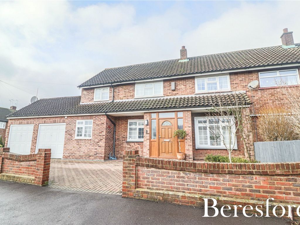4 bed semidetached house for sale in Waycross Road, Upminster RM14