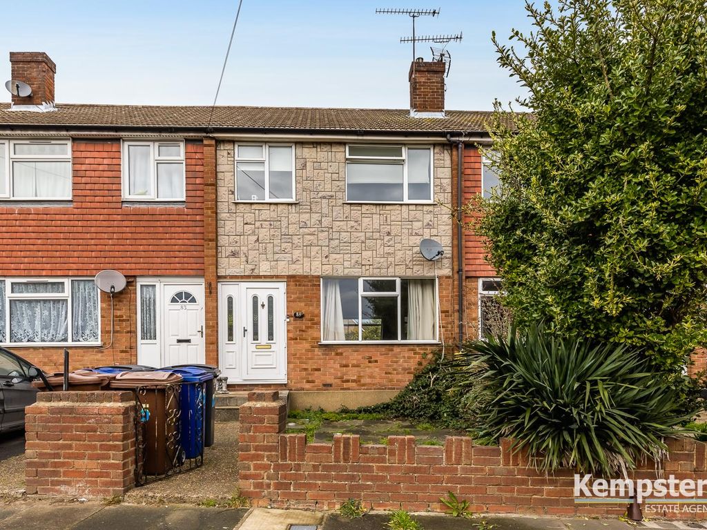 3 bed terraced house for sale in Crescent Avenue, Little Thurrock