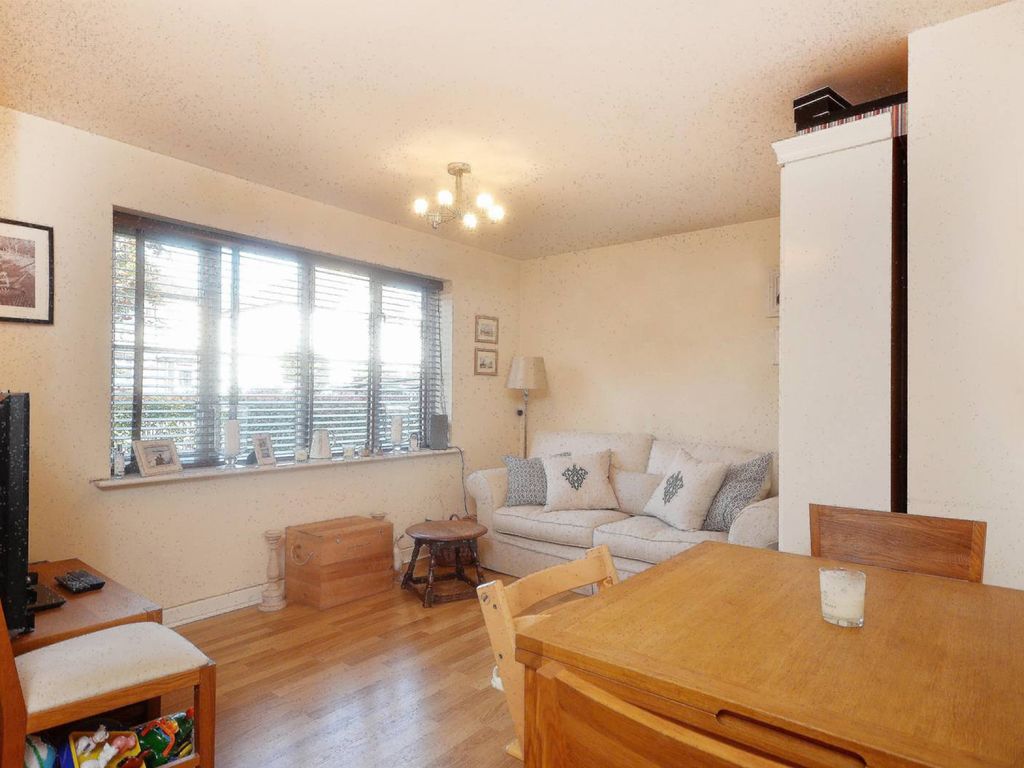 2 bed flat to rent in Robson Avenue, Willesden, London NW10 Zoopla