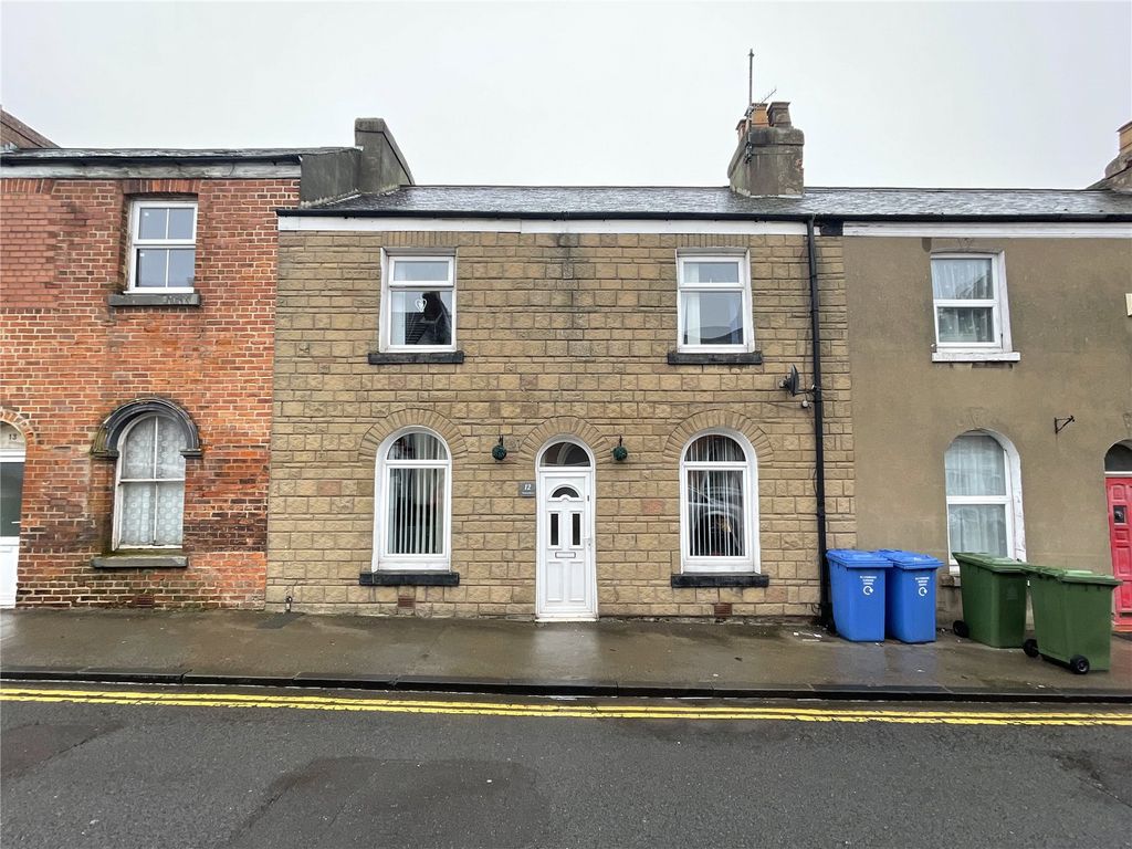 3 bed terraced house for sale in Victoria Street, Scarborough, North