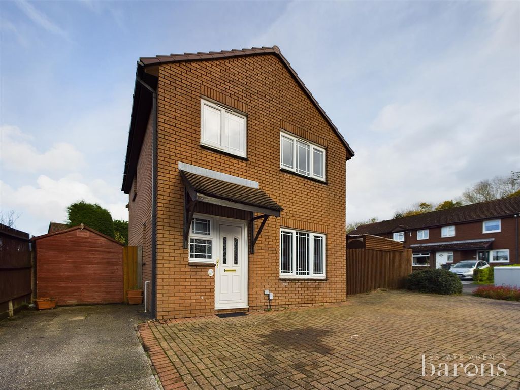 4 bed detached house for sale in Tippett Gardens, Old Hatch Warren, Basingstoke RG22 Zoopla