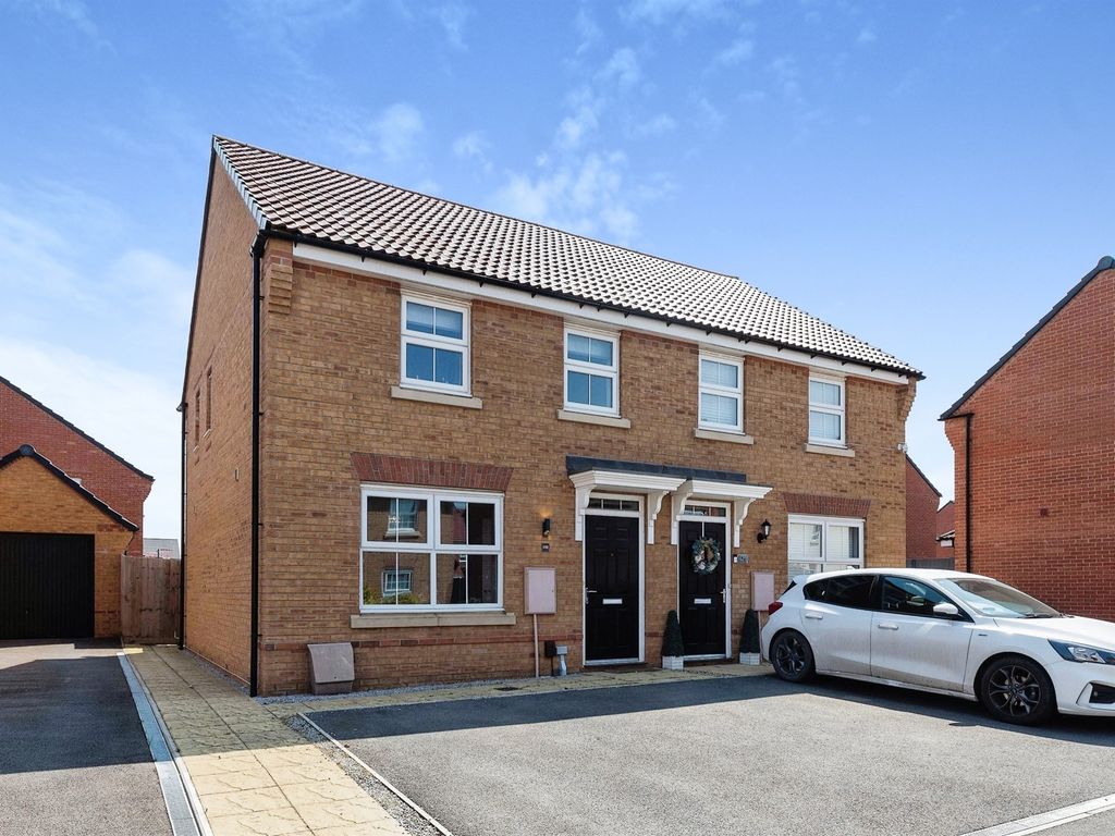 3 bed semidetached house for sale in Glenfields North, Whittlesey