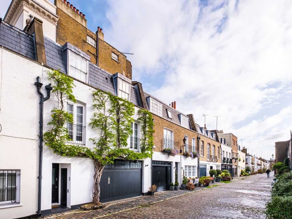 Hyde Park Gardens Mews, Hyde Park W2  