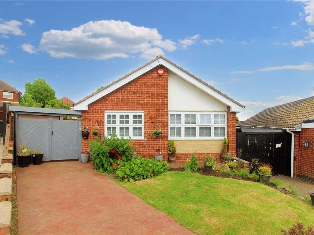 2 bed detached bungalow for sale in Hill Close, Newthorpe, Nottingham