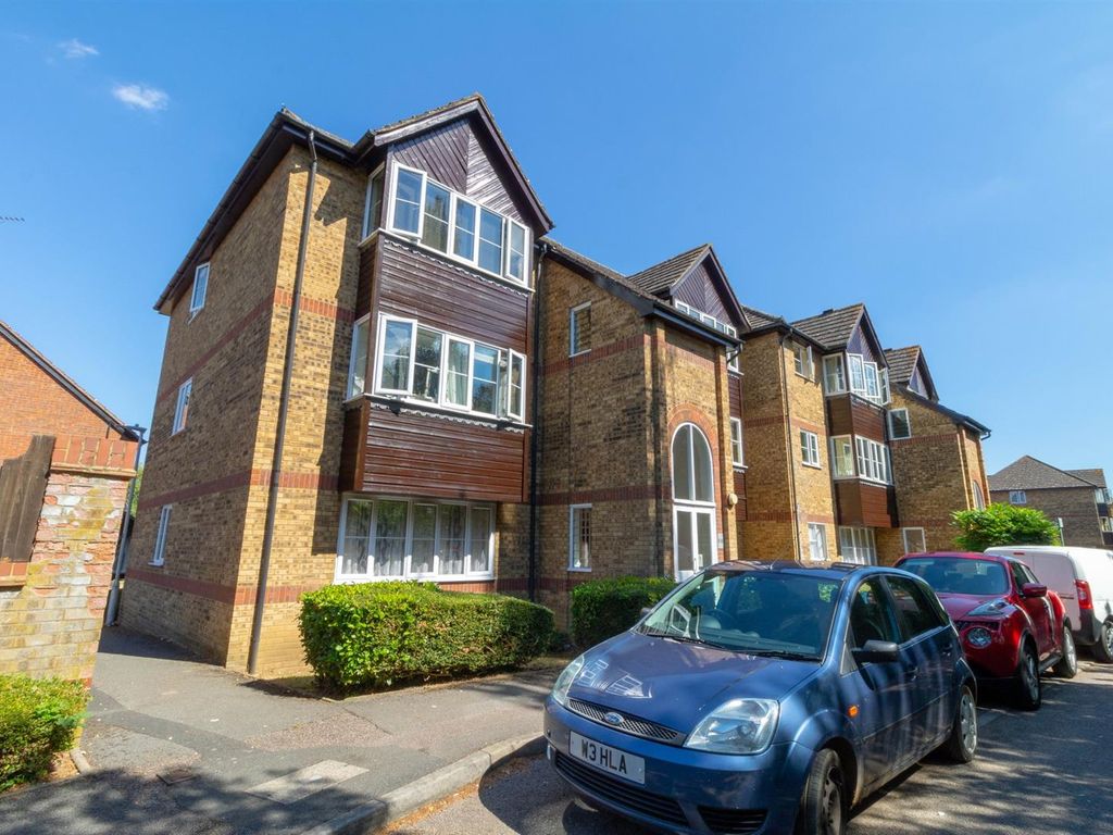 2 bed flat to rent in River Meads, Stanstead Abbotts, Ware SG12 Zoopla