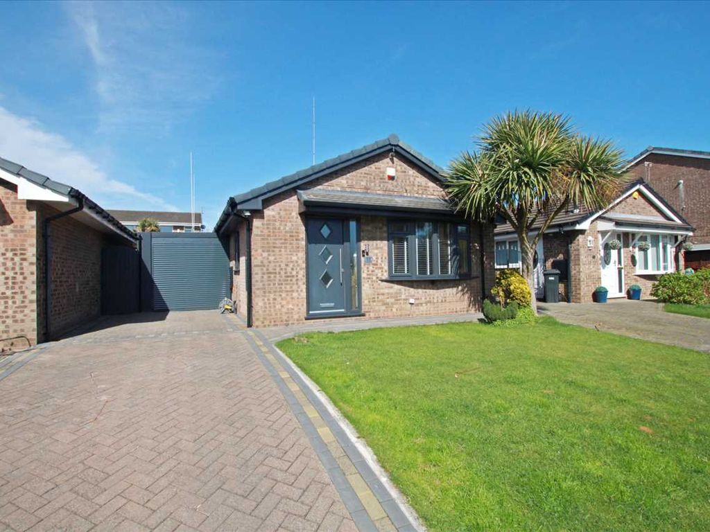 2 bed bungalow for sale in New Drake Green, Westhoughton, Bolton BL5, £