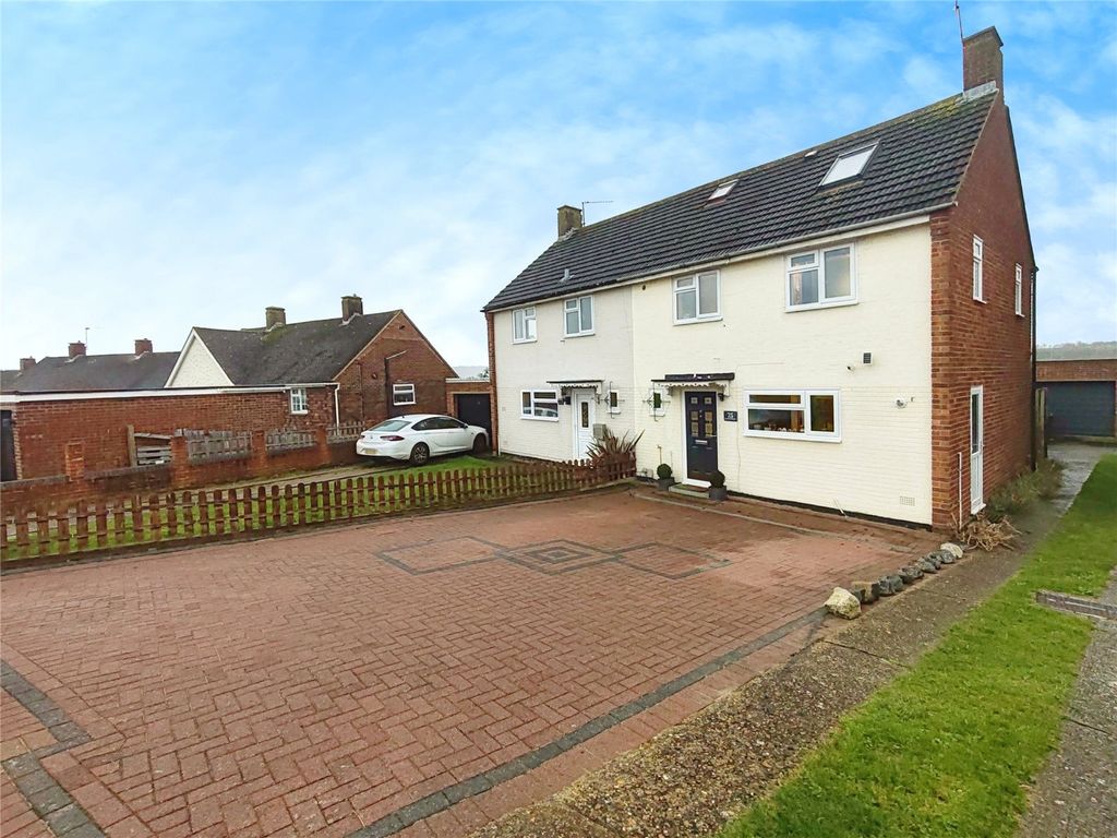 4 bed semidetached house for sale in Downsview, Chatham, Kent ME5, £