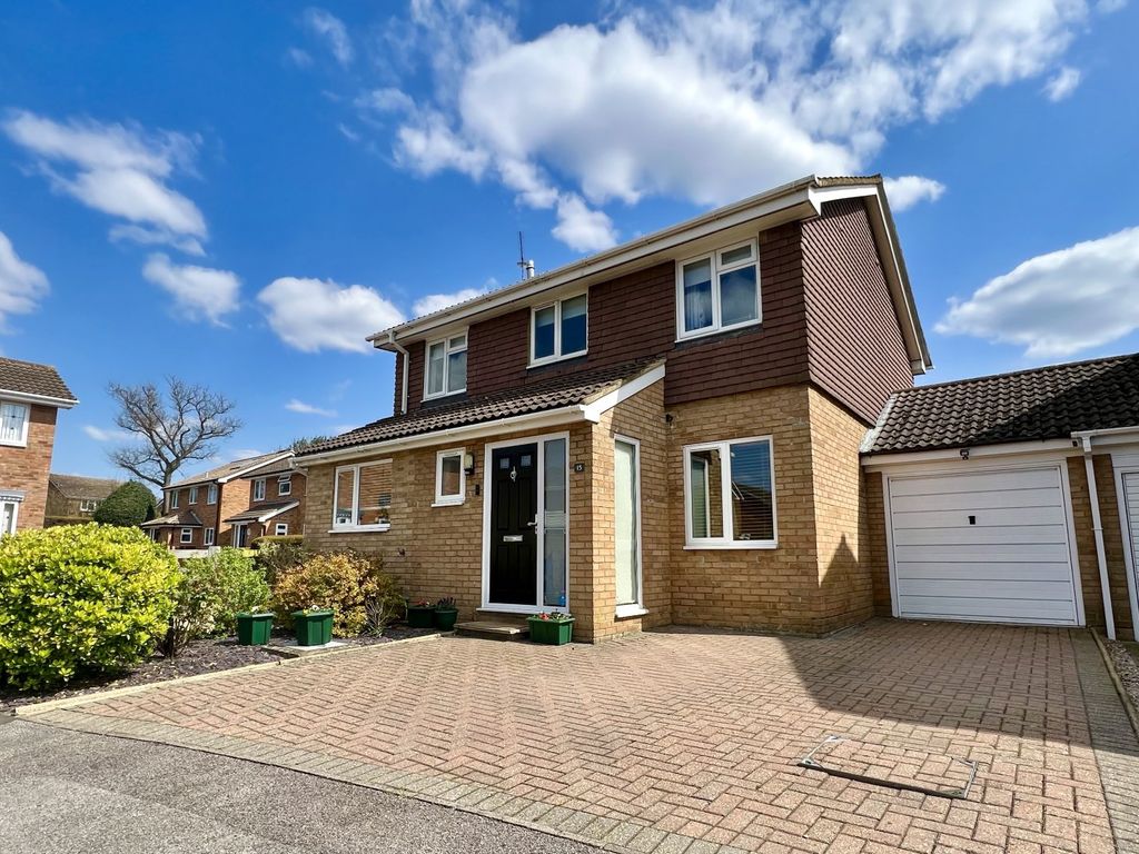 3 bed linkdetached house for sale in Hopeman Close, College Town, Sandhurst GU47 Zoopla