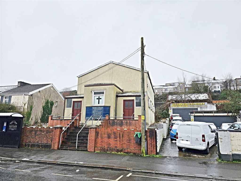 Town house for sale in Cyrchygwas Road, Treforest, Pontypridd CF37 Zoopla