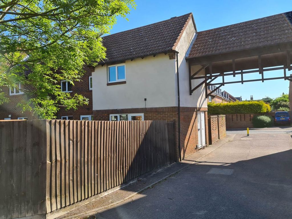 1 bed end terrace house to rent in Princes Mews, Royston SG8, £925 pcm