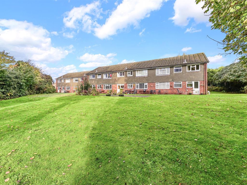 2 bed for sale in Home Farm Close, Tadworth KT20 Zoopla