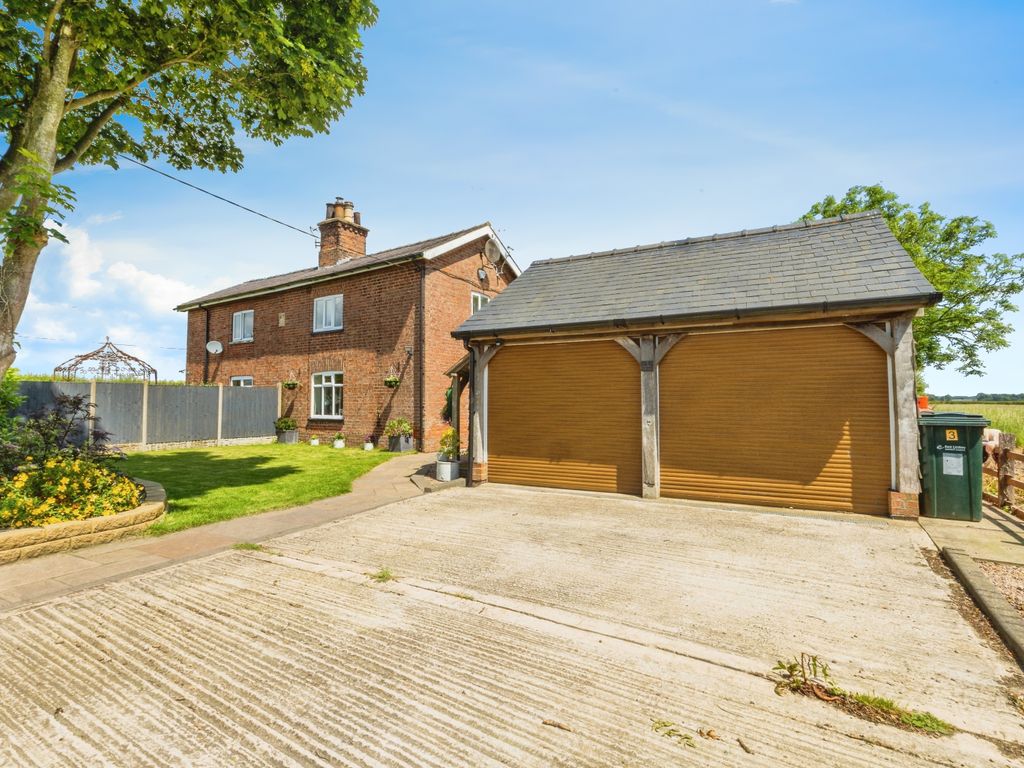 3 bed semidetached house for sale in Strubby, Langton By Wragby