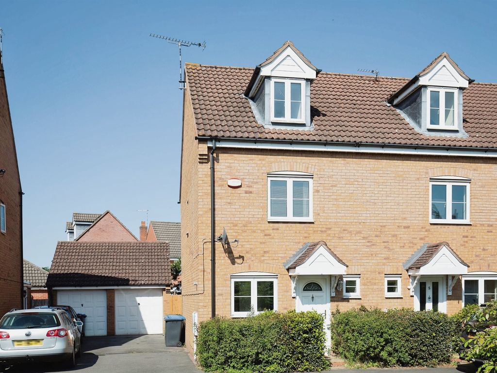 3 bed semidetached house for sale in Somerset Place, Cawston, Rugby