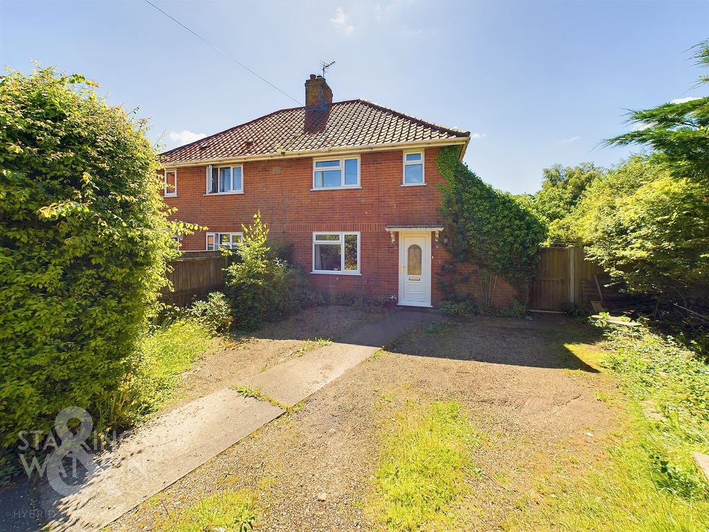 3 bed semidetached house for sale in Preston Lane, Hales, Norwich NR14
