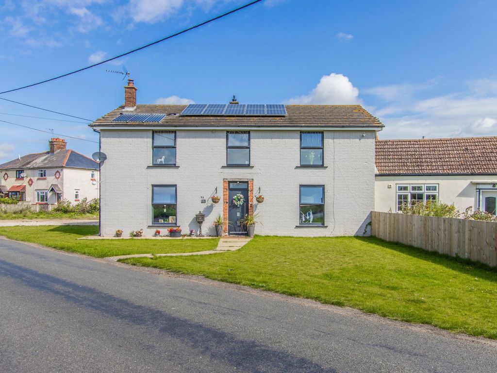 5 bed detached house for sale in Hemsby Road, Martham NR29, £475,000