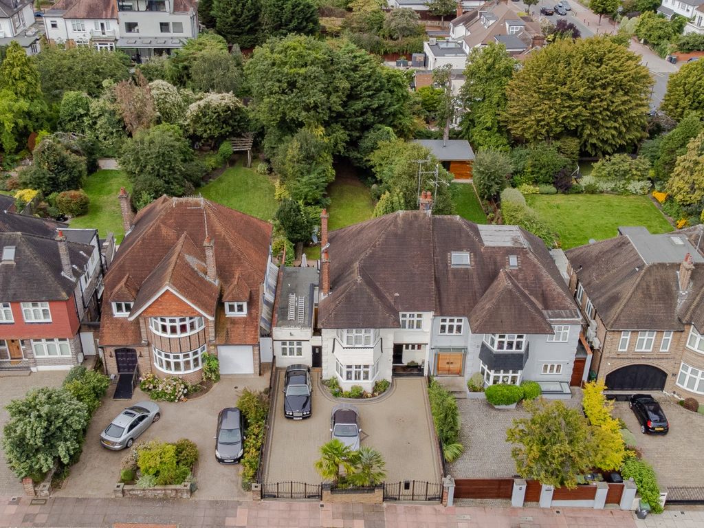 4 bed semidetached house for sale in Beech Drive, London N2, £