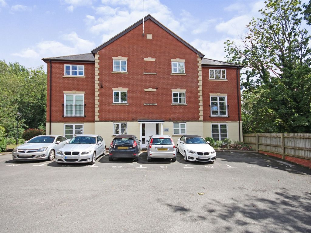 1 bed flat for sale in Lucas Court, Leamington Spa CV32 Zoopla