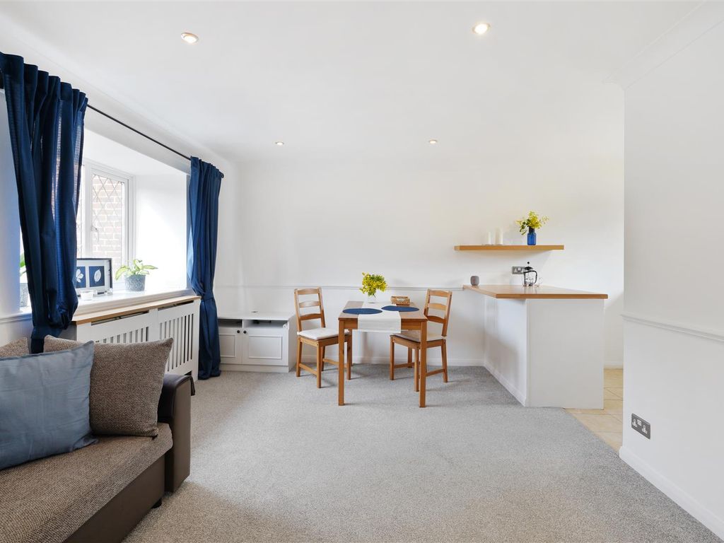 2 bed for sale in Connaught Gardens, Morden SM4 Zoopla