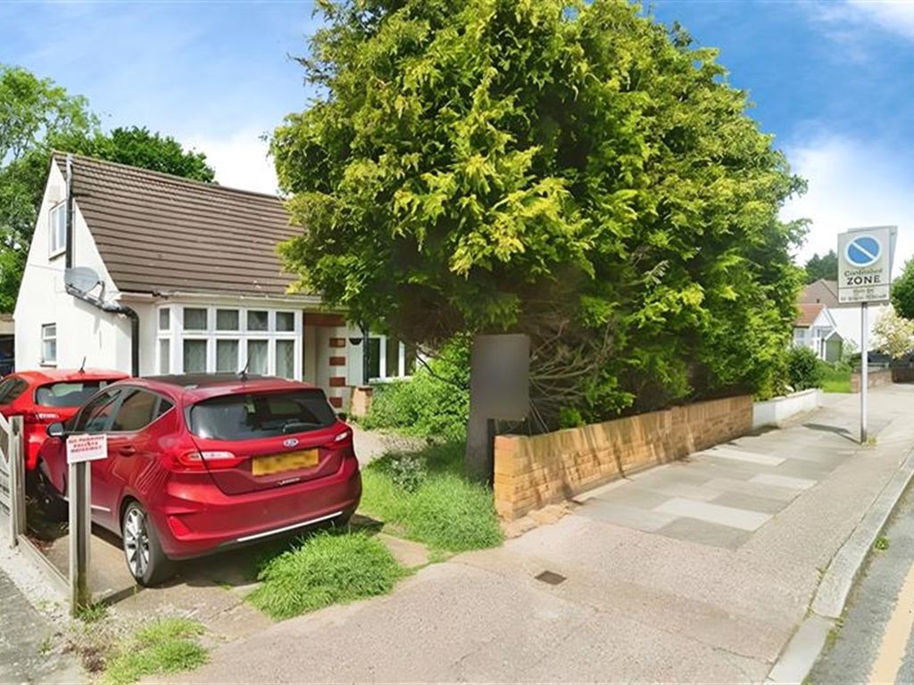 4 bed bungalow for sale in Bridge Avenue, Upminster RM14, £475,000 Zoopla