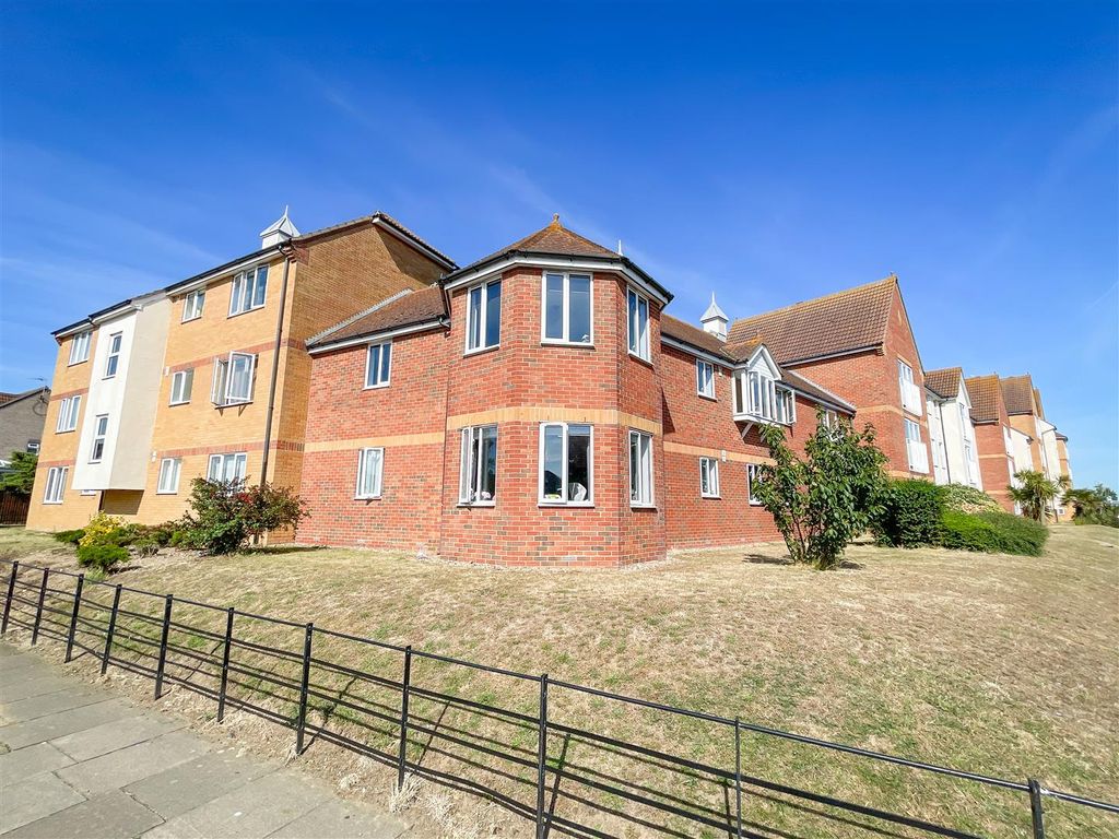 3 bed for sale in Marina Point, West Road, ClactonOnSea
