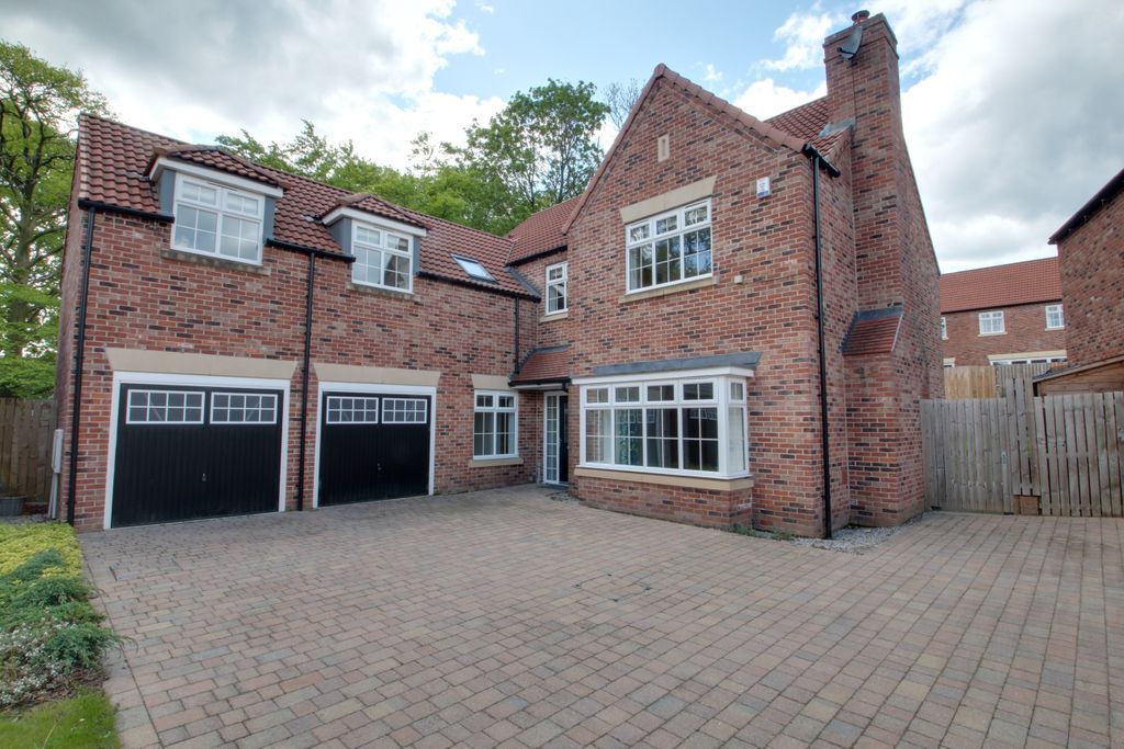 5 bed detached house for sale in Woodlands Lane, Leeds LS16 Zoopla