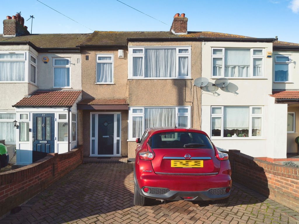 3 Bed Terraced House For Sale In Avelon Road Rainham Rm13 £410 000