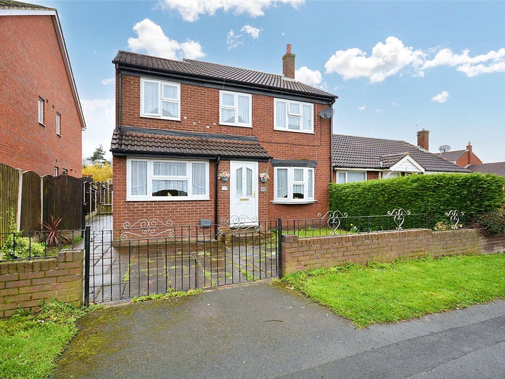 4 bed semidetached house for sale in First Avenue, Rothwell, Leeds